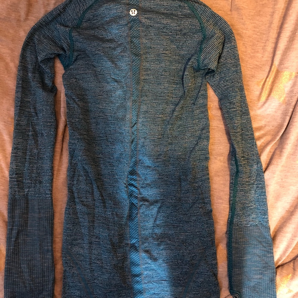 Lulu lemon long sleeve athletic shirt